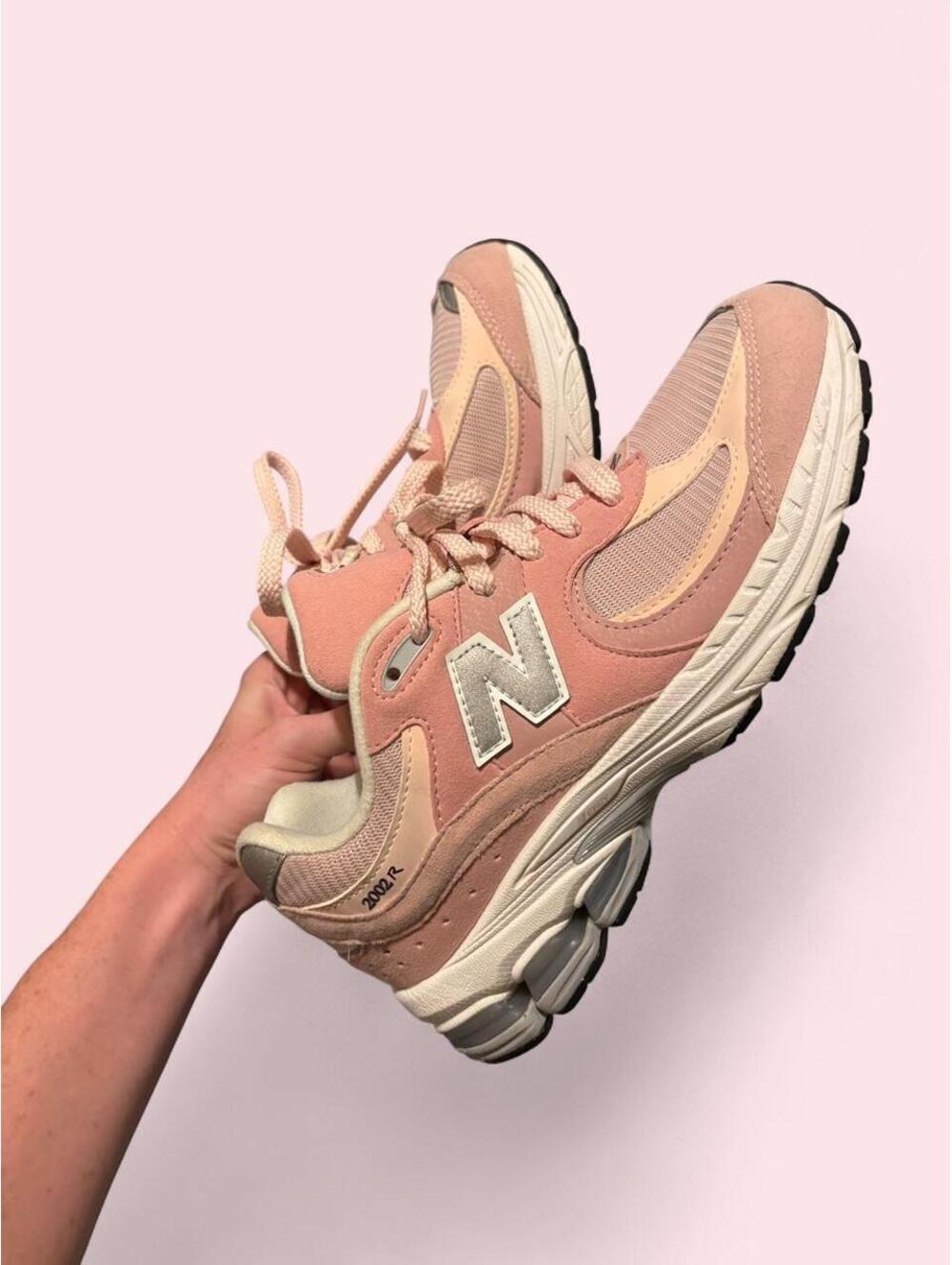 New Balance 2002R Pink Suede Dad Shoes Chunky Running Sneakers GC2002SK Size 7